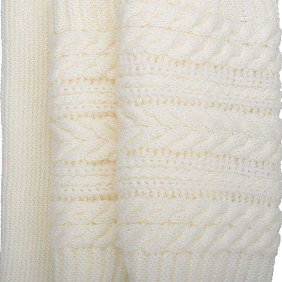 Crochet White Chunky Warm Knit Loop Scarf NIP - Picture 2 of 7